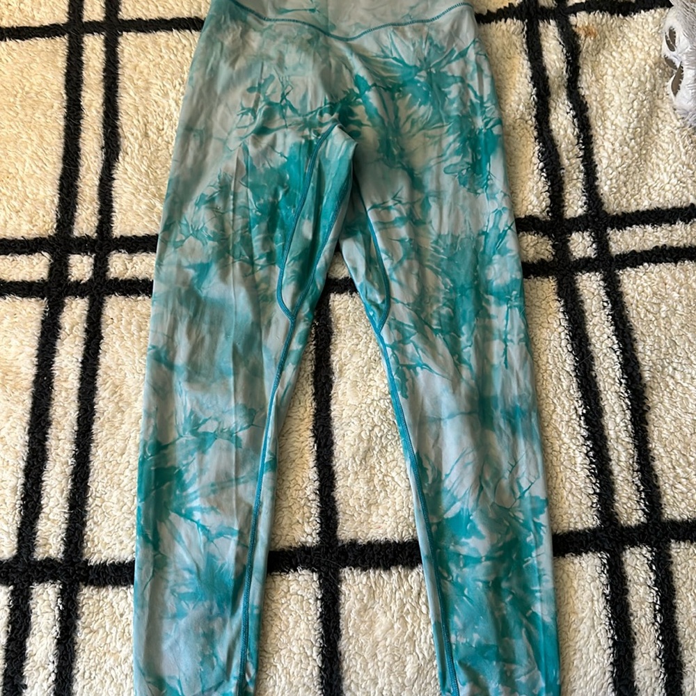 Balance (vitality) OG leggings. Nothing wrong with them just clearing out